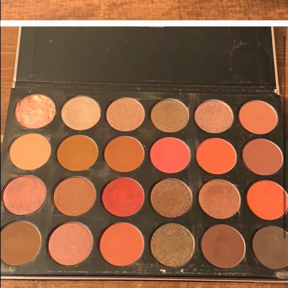 Morphe 24G eyeshadow palette